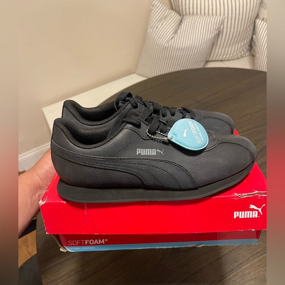 Women’s BRAND NEW Puma soft foam size 8